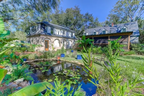 Stunning Charleston Garden & Private Koi Pond - บ้านพักหลังเล็ก