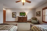 Private PET FRIENDLY 4 Bedroom-4 Bath Cottage Near Ski Resorts! Harbor Springs - 4-Star