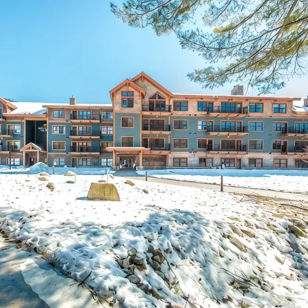Slope-side Luxury Penthouse-Level Ski-In/Out Cranmore Mtn Condo!!