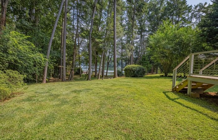 Lake Hartwell - House w/dock, screened in porch and firepit