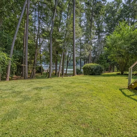Lake Hartwell - House w/dock, screened in porch and firepit