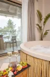 Mako Sea & Suites - Hot Tub