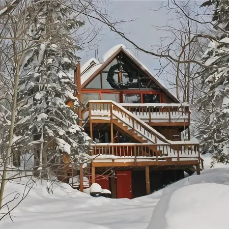 Big Chalet with hot tub on Big Powderhorn Mountain