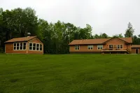 River Rock Cottage Is Located On The Shore Of Lake Superior On Chequamegon Bay. - 3-Star