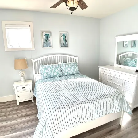 First Floor King Suite, Kids Bunk Room ~ Private Beach & Community Pool Access!