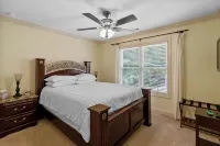Family Resort! MINI GOLF, heated pool, lakefront, hot tub, game room & theater! - Balkoner