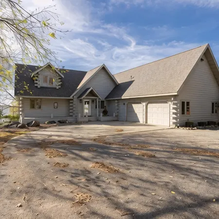 Pelican Lake Beautiful 5 bedroom