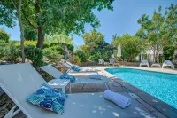 Logis Hotel le Blason de Provence - Pools