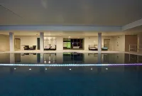比斯特酒店，高爾夫球場&SPA - 泳池