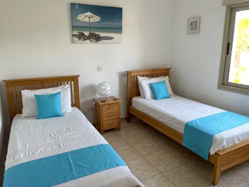 Fabulous 3 Bed 3 Bath Villa With Large heated 10M Pool .Heating extra charge - Homestays