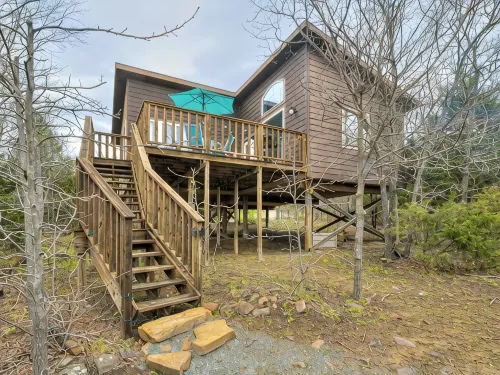 Amazing Patio with Popular Beach View. Chill & Grill from the Treetops. - Feriehus