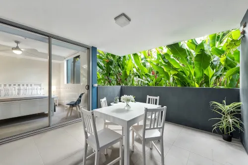 Tropical Resort ~ 2 Bed/2 Bath/1 Car ~ West End - 2-Star