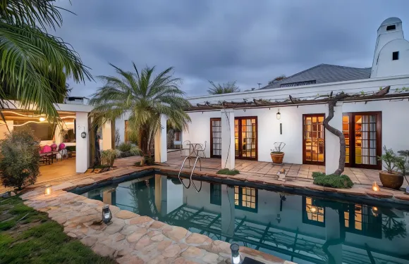 霍克密特古巴斯相逢吃飯睡覺酒店