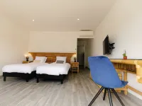 Domaine des Bois Argentés Hotels in Gièvres