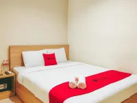 RedDoorz @ Galaxy Bumi Permai Surabaya Hotel di Semolowaru