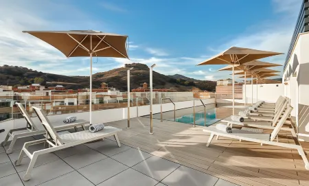 Sercotel Rosaleda Málaga Отели рядом с достопримечательностью «Хибральфаро»