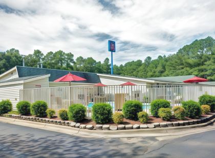 Travelodge by Wyndham Fayetteville