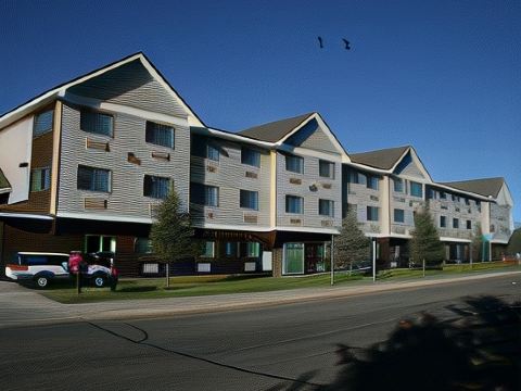 Yellowstone Lodge