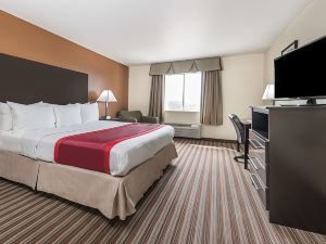 Days Inn & Suites by Wyndham Dallas