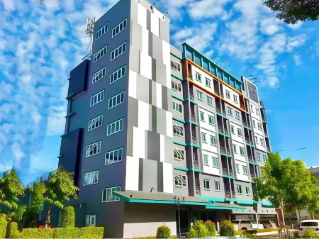 The Proud Exclusive Hotel Отели рядом с достопримечательностью «Computer Center Silapakorn University»