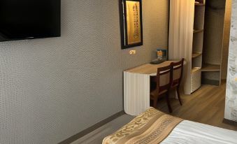 Ros les Prom Hotel
