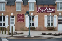 Logis Hôtel Auberge du Cheval Blanc Отели в г. Ламот-Бёврон
