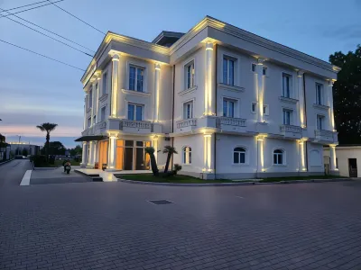 Hotel Eiffel Hotel in zona QTU - Qendra Tregtare Univers