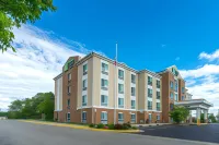 Holiday Inn Express & Suites Woodbridge Hotels in Neabsco