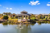 Quality Suites DOlive Hotels near Williams Landing Railway Station