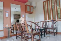 Vandhela Homestay Syariah 2 Mitra RedDoorz Hotels in Gayungan