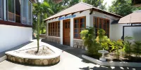 Hibiscus Lodge Hotel Hotels near Radha girdhari sliver int