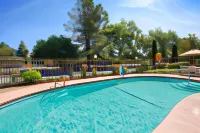 Super 8 by Wyndham Chico - Pools