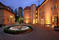Burghotel Staufeneck فنادق في Bad uberkingen