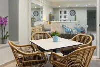 Aqua Beachfront Elegant Hotel Các khách sạn ở Olympiaki Akti