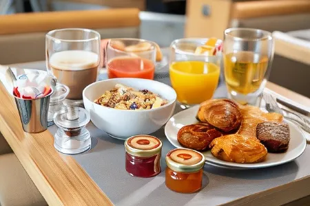 Tour de Nesle la Rochelle Vieux Port