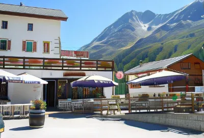 Hotel du Pigne Отели в г. Эволен