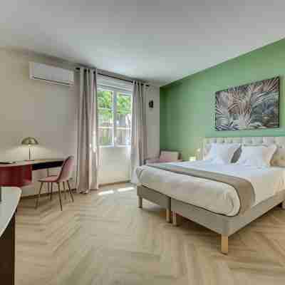Logis Hôtel Le Blason de Provence Rooms