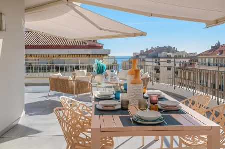 Résidence Hôtelière Chambord au Coeur de Menton - entièrement rénovée