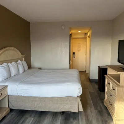 Hilltop Inn & Suites Các khách sạn gần Công viên Pelham Bay