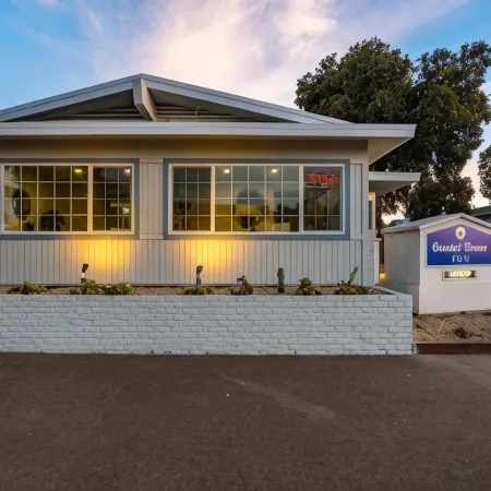 Coastal Breeze Inn