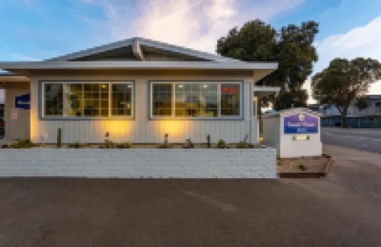 Coastal Breeze Inn