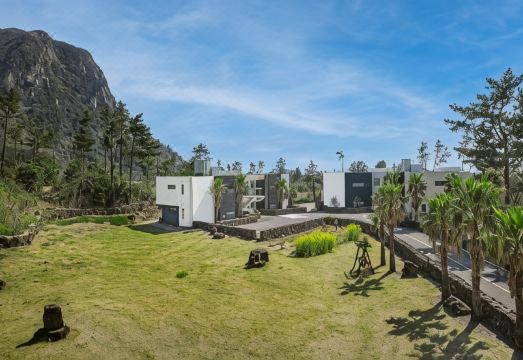 1. 담모라 호텔앤리..