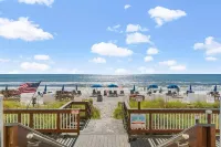 Beautiful 2 Bed/2 Bath Oceanfront Condo Overlooking Pool - Includes Beach Chairs