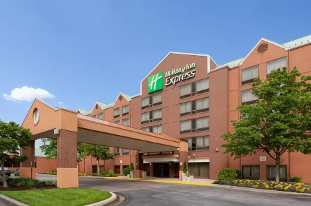 Holiday Inn Express Baltimore-BWI Airport West Отели рядом с достопримечательностью «Belmont Manor & Historic Park»