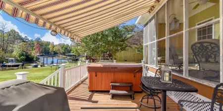 Beautiful 2 Story Water Front Home inside the Gates of Stillwater Resort!