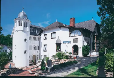 Hotel Villa Gropius Hotels near SEA LIFE Timmendorfer beach
