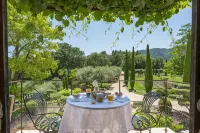 Domaine les Roullets Hotels in Ménerbes