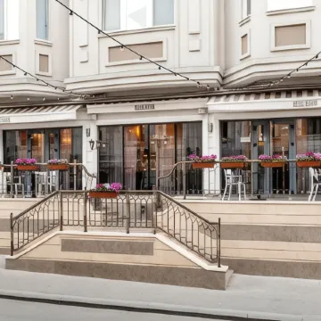 Familion ApartHotel Отели рядом с достопримечательностью «Триумфальная Арка»