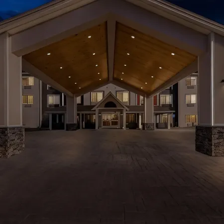 Best Western Worlds of Fun Inn  Suites Отели рядом с достопримечательностью «Worlds Of Fun Oceans of Fun»