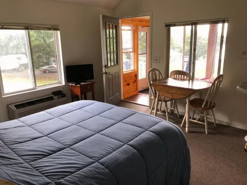 West Winds Motel & Cottages Hotels in Clayton